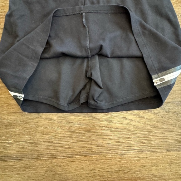 Fabletics Black Skort with Zipper Accents size medium short - Picture 3 of 4